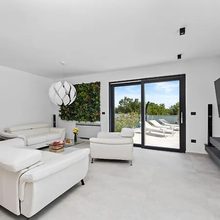 Maem In Istria For Families With Sauna, Whirlpool & Sea View וילה *